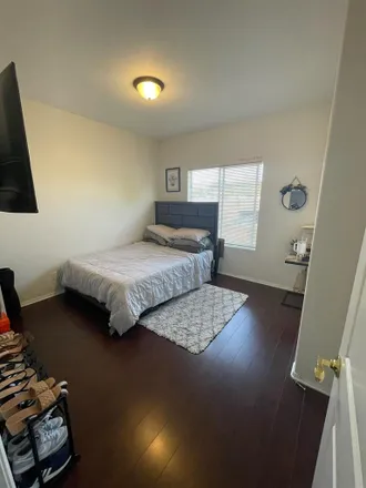 Image 2 - 6913 Laurel Canyon Boulevard, Los Angeles, CA 91605, USA - Room for rent
