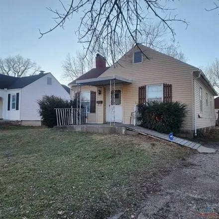 Image 2 - 110 South Prospect Avenue, Sedalia, MO 65301, USA - House for sale