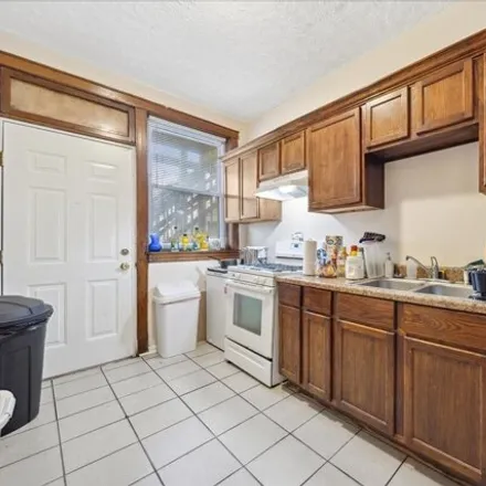 Image 6 - 7250-7252 South Yale Avenue, Chicago, IL 60621, USA - House for sale