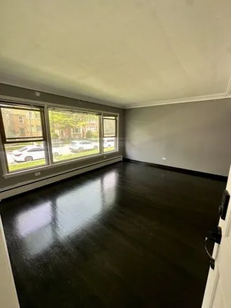 Image 2 - 5525 North Mango Avenue, Chicago, IL 60646, USA - House for rent