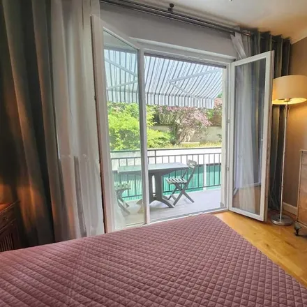 Rent this 3 bed apartment on Montreuil in Seine-Saint-Denis, France