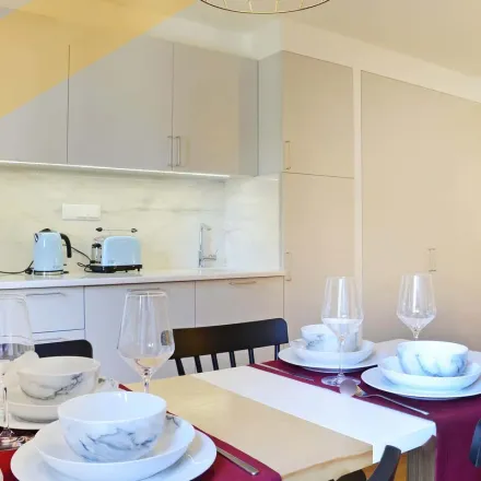 Rent this 6 bed apartment on Dot Club in Rua do Conde de Vizela 89, 4050-151 Porto