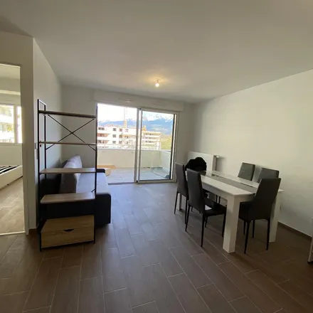 Rent this 2 bed apartment on 4 Avenue du Vercors in 38240 Meylan, France