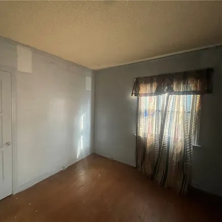 Image 6 - 754 East 81st Street, Los Angeles, CA 90001, USA - House for sale
