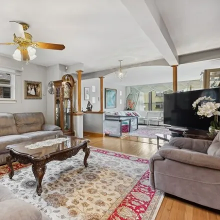 Image 7 - 2553 West Balmoral Avenue, Chicago, IL 60625, USA - House for sale