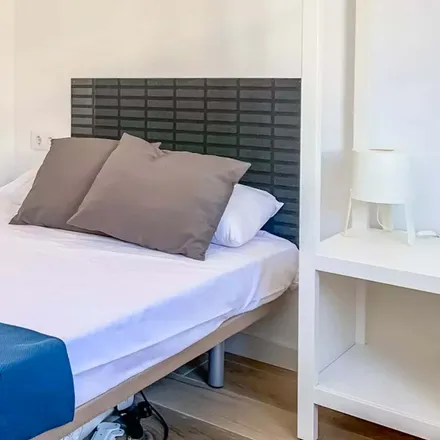 Rent this 1 bed room on Carrer de l'Antiga Travessera in 21, 08906 l'Hospitalet de Llobregat