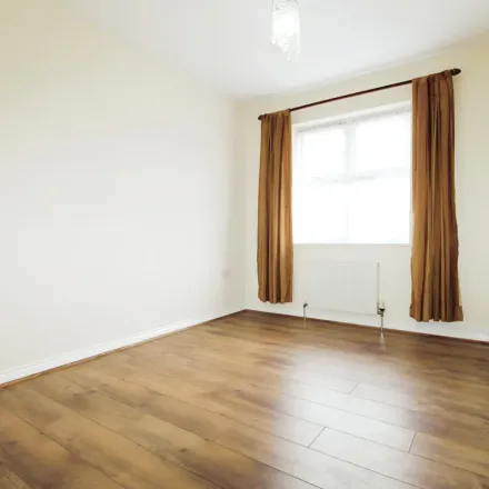 Image 3 - Silkfield Road, The Hyde, London, NW9 6QT, United Kingdom - Apartment for rent