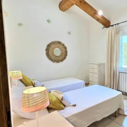 Rent this 3 bed house on Route de Gordes in 84220 Cabrières-d'Avignon, France