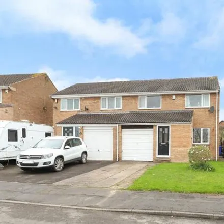 Buy this 3 bed duplex on Harwood Gardens in Sheffield, S20 7LE
