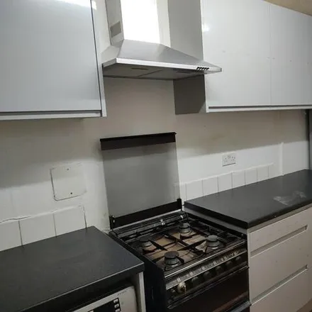 Image 6 - Starling Walk, London, TW12 3UX, United Kingdom - Townhouse for rent