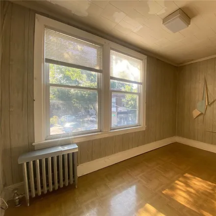 Image 4 - 61-29 Cooper Avenue, New York, NY 11385, USA - House for sale