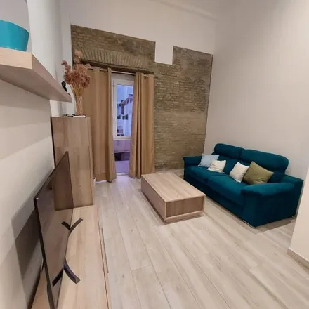 Rent this 2 bed apartment on El Jarrillo Lata in Calle Feria, 140