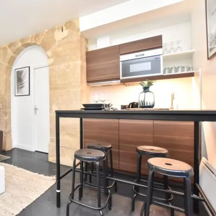 Rent this 2 bed apartment on 79 Rue Réaumur in 75002 Paris, France