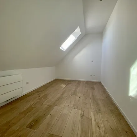 Rent this 3 bed apartment on 1 Rue Paul Baroux in 80330 Longueau, France