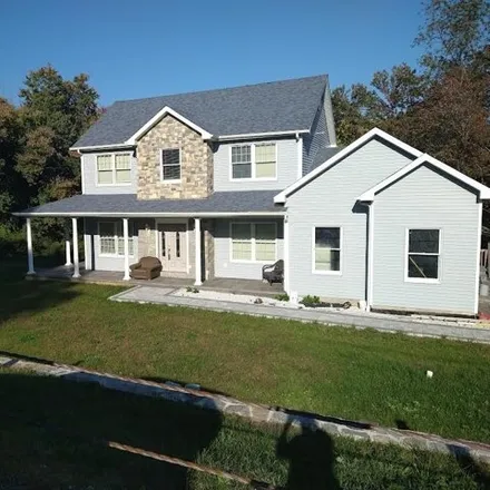 Buy this 4 bed house on 415 Bioski Road in Middlebury, CT 06762