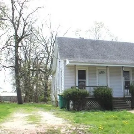 Buy this studio house on 554 Matthews Street in Galesburg, IL 61401