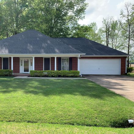 Rent this 3 bed house on Lawrence Dr in Caledonia, MS