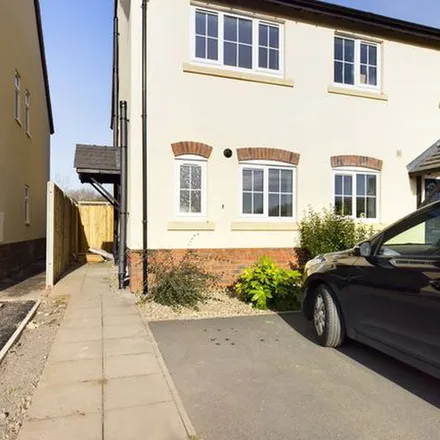 Rent this 3 bed duplex on Grove Way in Rushwick, WR2 5AL
