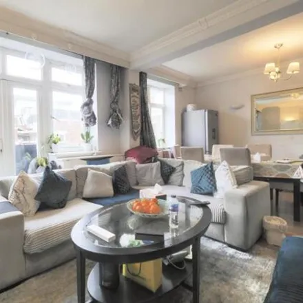 Image 4 - Wellesley Court, Abercorn Place, London, NW8 9XU, United Kingdom - Apartment for sale