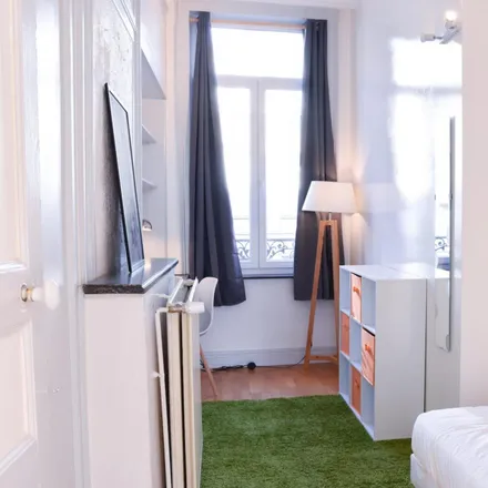 Rent this 3 bed room on 141 Rue Léon Gambetta in 59000 Lille, France
