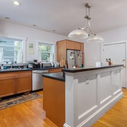 Image 4 - 28 Willow St, Cambridge, Massachusetts, 02141 - House for sale