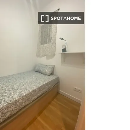 Rent this 3 bed room on Carrer d'Amadeu Vives in 08906 l'Hospitalet de Llobregat, Spain