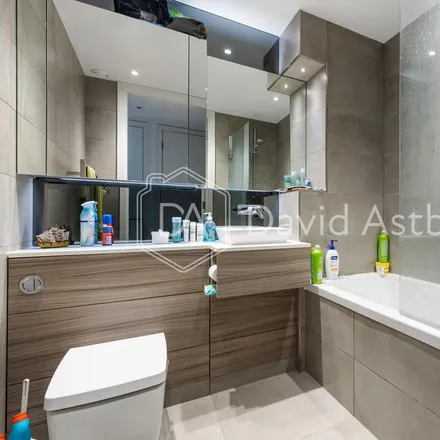 Image 9 - Smithfield Square, Cross Lane, London, N8 7QG, United Kingdom - Apartment for rent