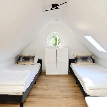Rent this 4 bed apartment on Schloßgarten 15 in 45355 Essen, Germany