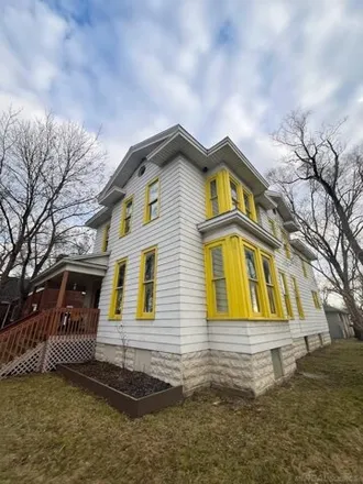 Buy this 6 bed house on 1348 North Lincoln Avenue in Bay City, MI 48708