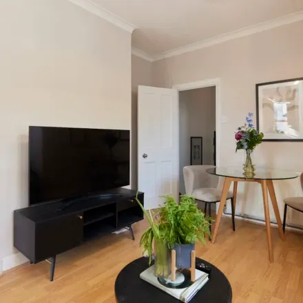 Image 2 - 121 Morley Road, London, E10 6LL, United Kingdom - Apartment for rent