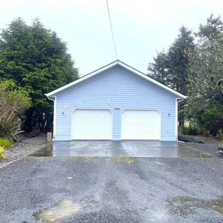 Image 2 - 568 Canal Drive Northeast, Ocean Shores, Grays Harbor County, WA 98569, USA - House for sale