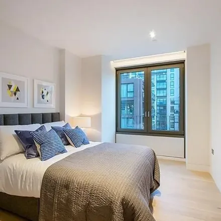 Rent this 3 bed apartment on Victoria Hall in 25 Canal Reach, London