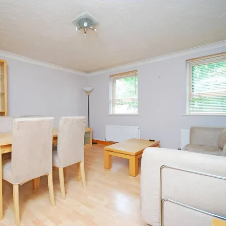 Image 2 - Triangle Apartments, 315 Manchester Road, Cubitt Town, London, E14 3HN, United Kingdom - Apartment for rent