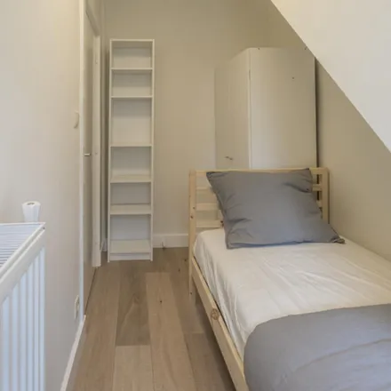 Rent this 3 bed room on Vierhoutenstraat 107 in 2573 VR The Hague, Netherlands