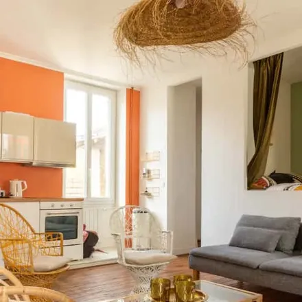 Rent this 3 bed apartment on 36 Rue de Coulmiers in 44000 Nantes, France