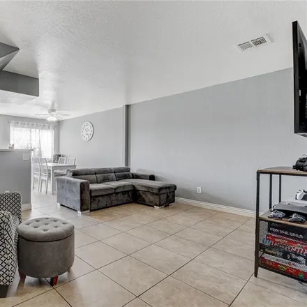 Image 6 - 3387 Sparrow Heights Avenue, North Las Vegas, NV 89032, USA - Townhouse for sale