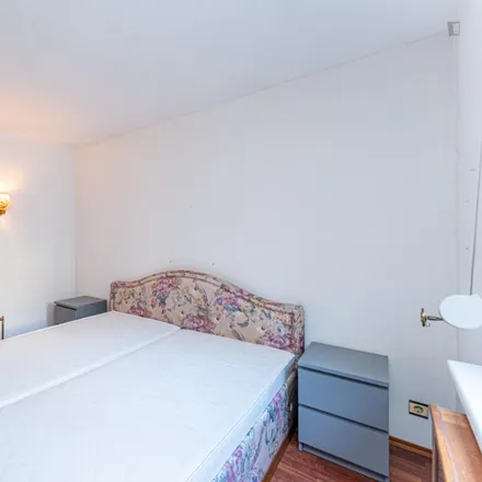 Rent this 4 bed room on Gatower Straße 153 in 13595 Berlin, Germany