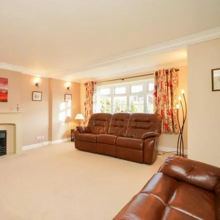 Image 2 - Stanford Way, Chesterfield, S42 7NH, United Kingdom - House for sale