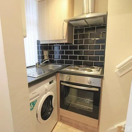 Image 3 - Moor Street, Queensbury, BD13 2PS, United Kingdom - Townhouse for rent