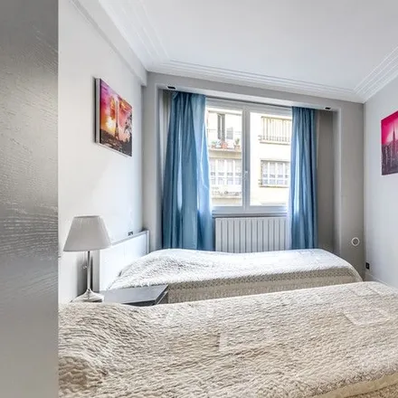Rent this 3 bed apartment on 62 Avenue de Suffren in 75015 Paris, France