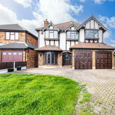 Buy this 6 bed house on Poplar Road in Canvey Island, SS8 7BN