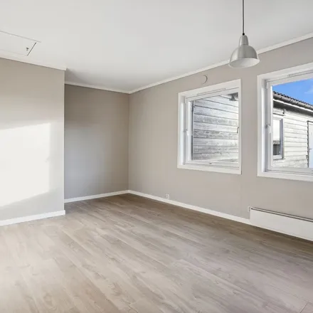 Rent this 3 bed apartment on Øvre Fantoftåsen 41 in 5072 Bergen, Norway