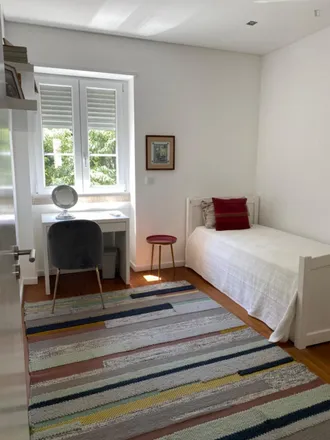 Rent this 3 bed room on Flôr das Avenidas in Avenida Defensores de Chaves, 1000-147 Lisbon