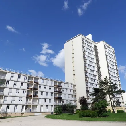 Rent this 3 bed apartment on 23 Rue Constant Coquelin in 94400 Vitry-sur-Seine, France