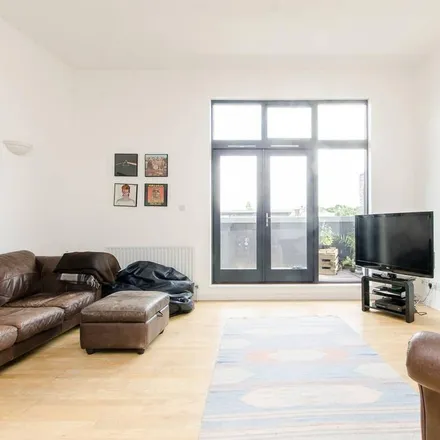Rent this 3 bed apartment on 2-12 Cambridge Heath Road in London, E1 4HG