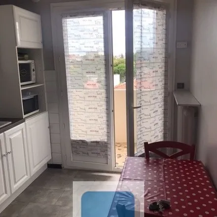 Rent this 3 bed apartment on unnamed road in 69007 Lyon, France