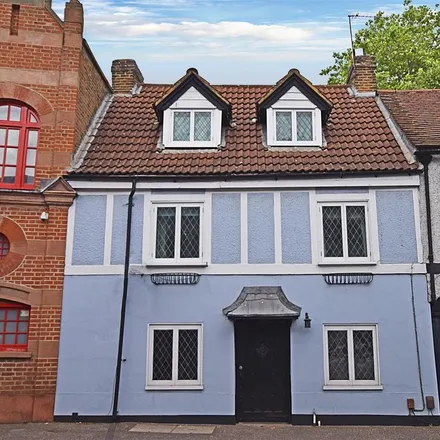 Rent this 4 bed townhouse on 23 Thames Street in London, TW12 2DX