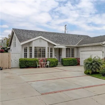 Buy this 3 bed house on 2908 Nipomo Avenue in Long Beach, CA 90815