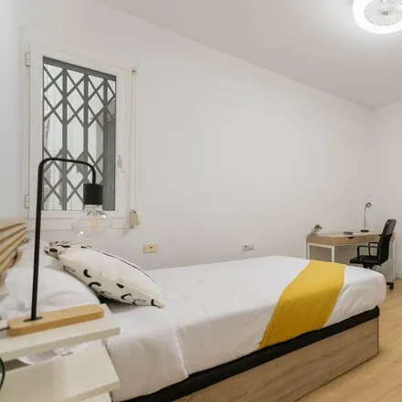 Rent this 7 bed room on Carrer de Marvà in 3, 46007 Valencia
