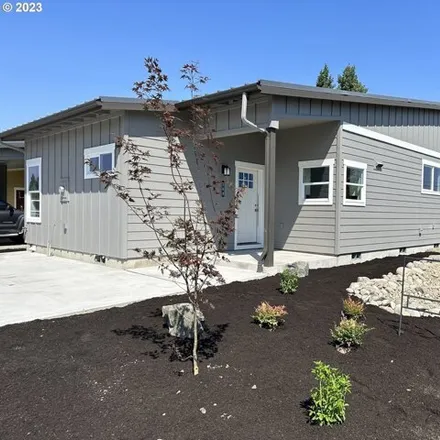 Buy this 2 bed house on 390 19th Street in Springfield, OR 97477